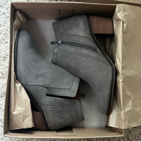 LUCKY BRAND Ponic titanium Suede Bootie 8 NWT grey - Picture 2 of 6